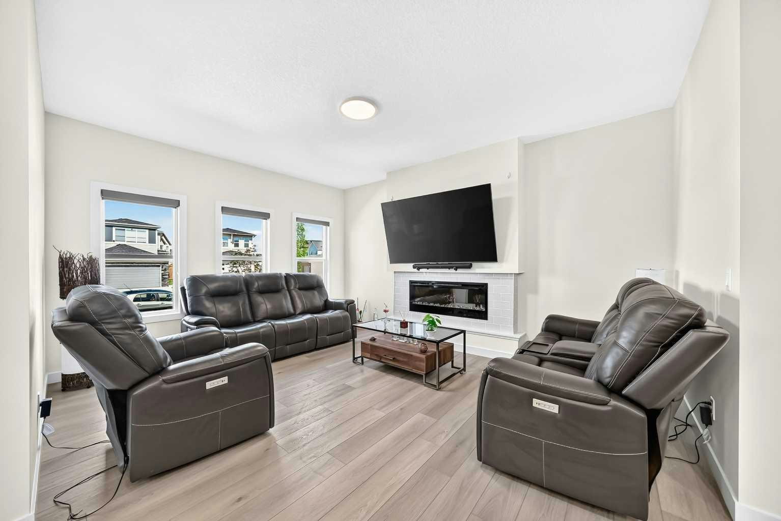 27 Belvedere Point SE, Calgary, AB, T2A 7Y9 - 4