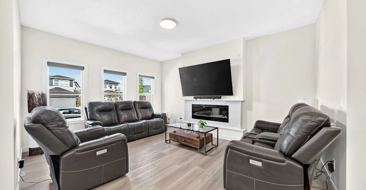 27 Belvedere Point SE, Calgary, AB, T2A 7Y9 - 4