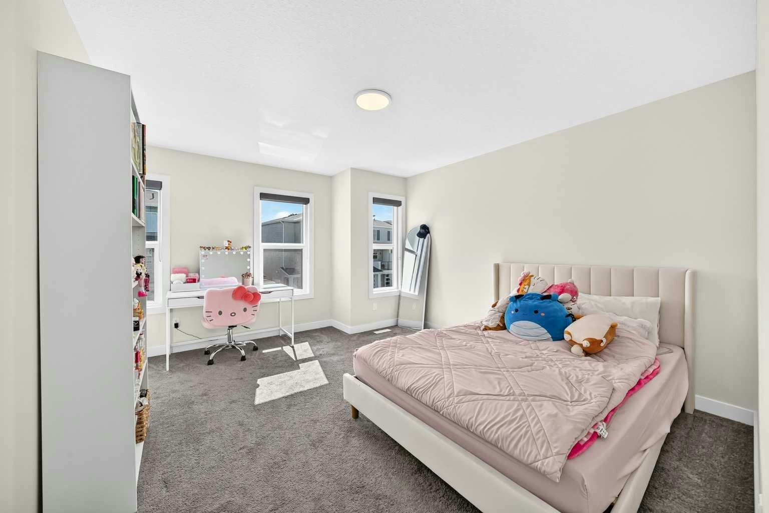 27 Belvedere Point SE, Calgary, AB, T2A 7Y9 - 29
