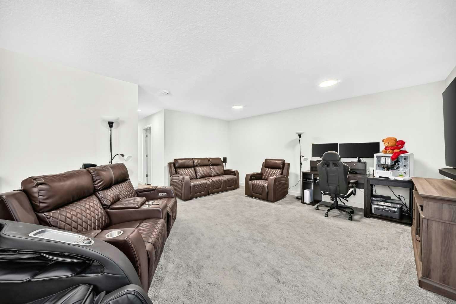 27 Belvedere Point SE, Calgary, AB, T2A 7Y9 - 32