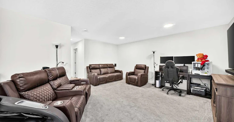 27 Belvedere Point SE, Calgary, AB, T2A 7Y9 - 32