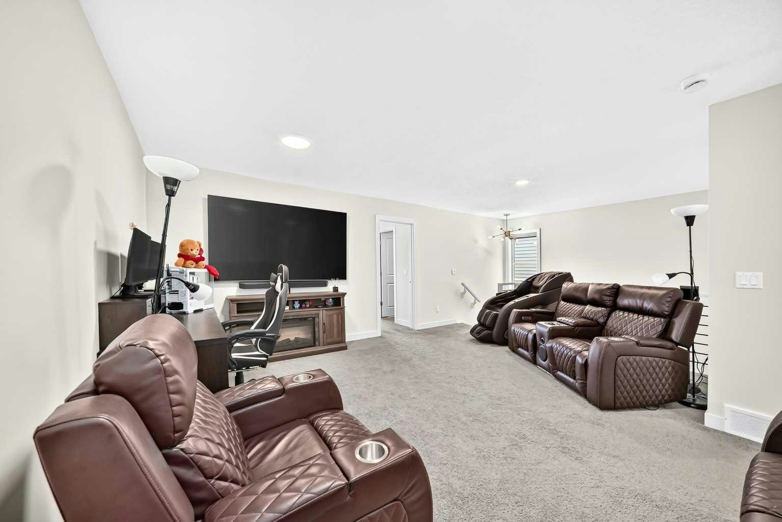 27 Belvedere Point SE, Calgary, AB, T2A 7Y9 - 34