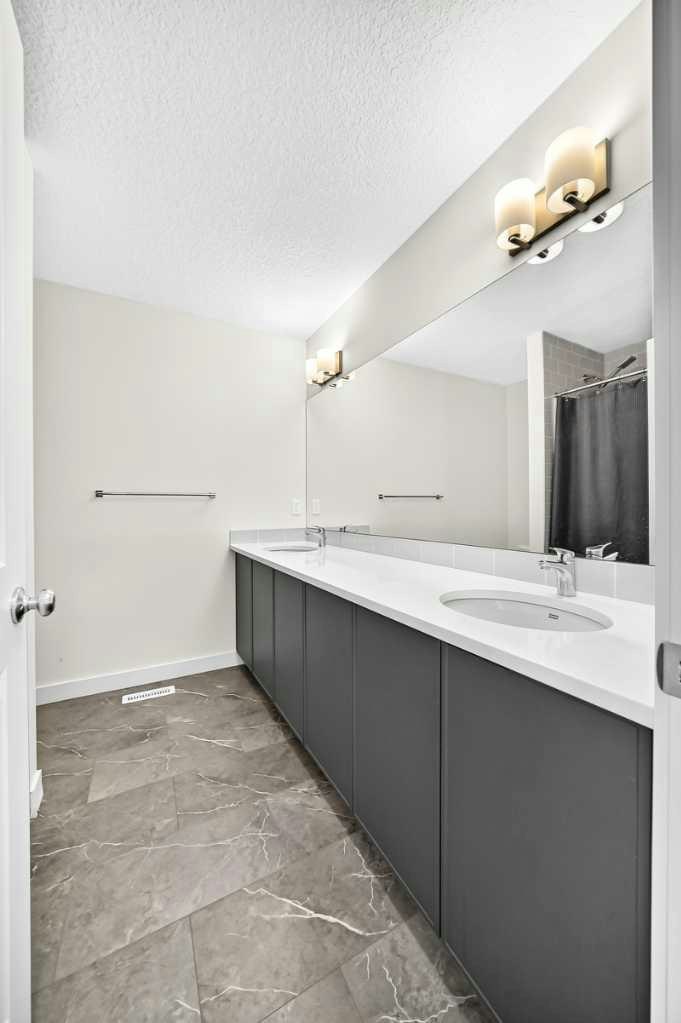 27 Belvedere Point SE, Calgary, AB, T2A 7Y9 - 31