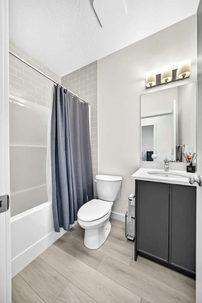 27 Belvedere Point SE, Calgary, AB, T2A 7Y9 - 18