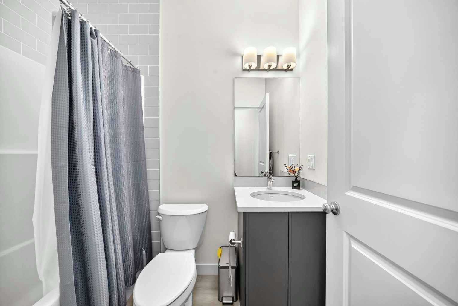 27 Belvedere Point SE, Calgary, AB, T2A 7Y9 - 17