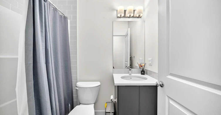 27 Belvedere Point SE, Calgary, AB, T2A 7Y9 - 17