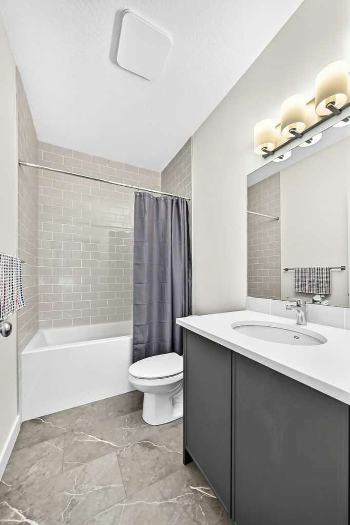 27 Belvedere Point SE, Calgary, AB, T2A 7Y9 - 43
