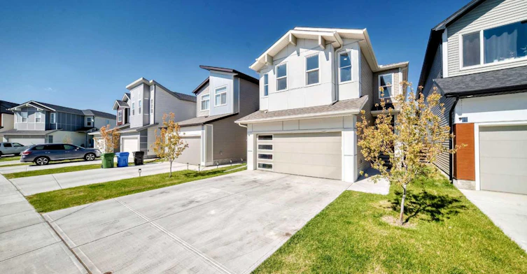 27 Belvedere Point SE, Calgary, AB, T2A 7Y9 - 2