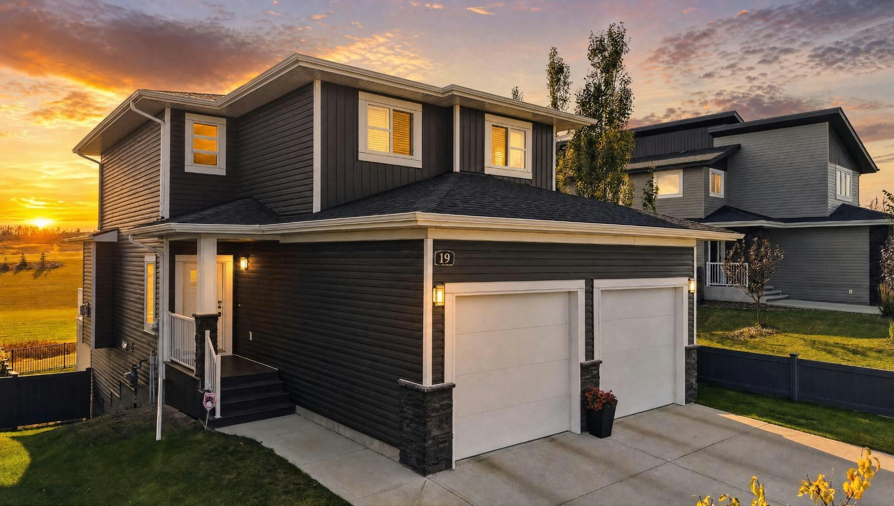 19 Vanveller Way, Sylvan Lake, AB, T4S 0M4