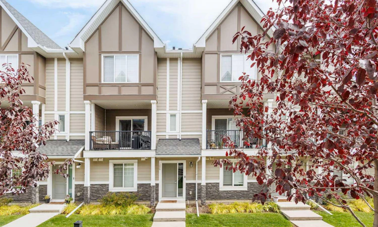 206 Nolanlake Villas NW