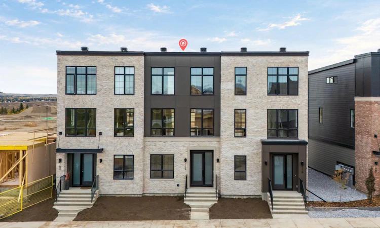 112 Greenwich Drive NW