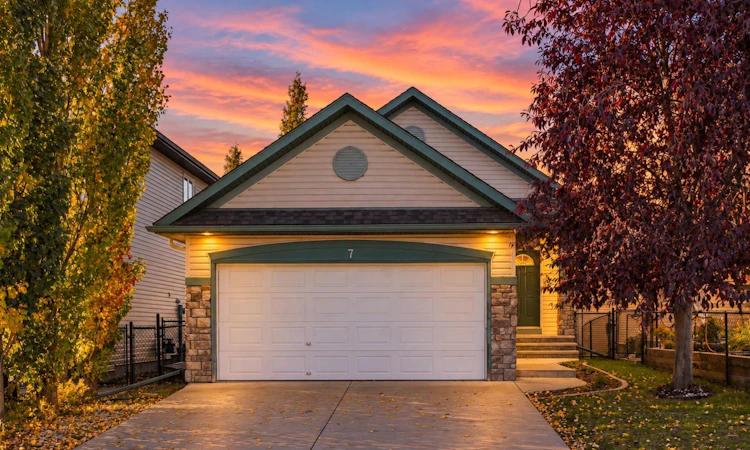 7 Royal Birch Green NW