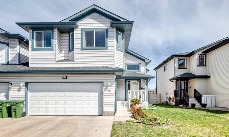 44 Canoe Square SW