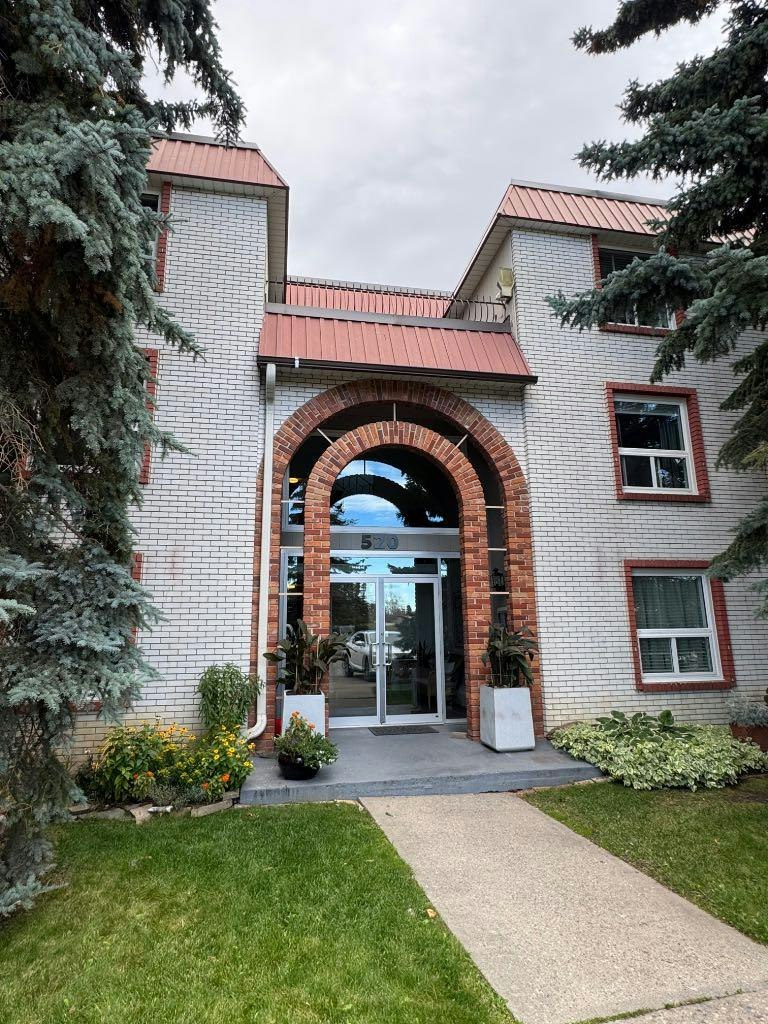 202-520 Cedar Crescent SW, Calgary, AB, T3C 2Y8
