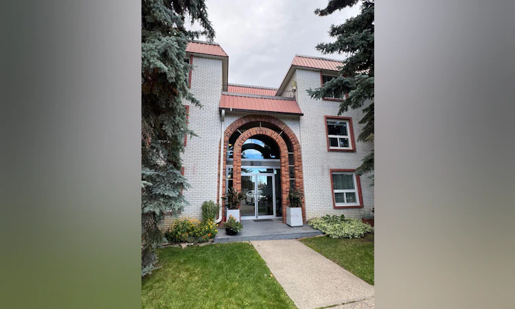202-520 Cedar Crescent SW