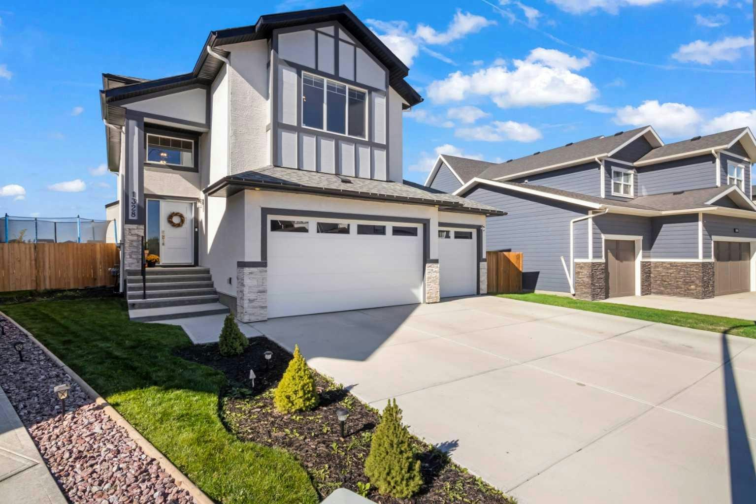 1328 Lackner Boulevard, Carstairs, AB, T0M 0N0