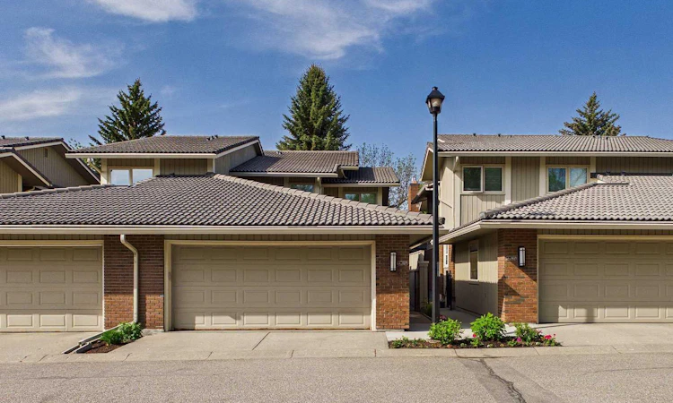 252-20 Midpark Crescent SE