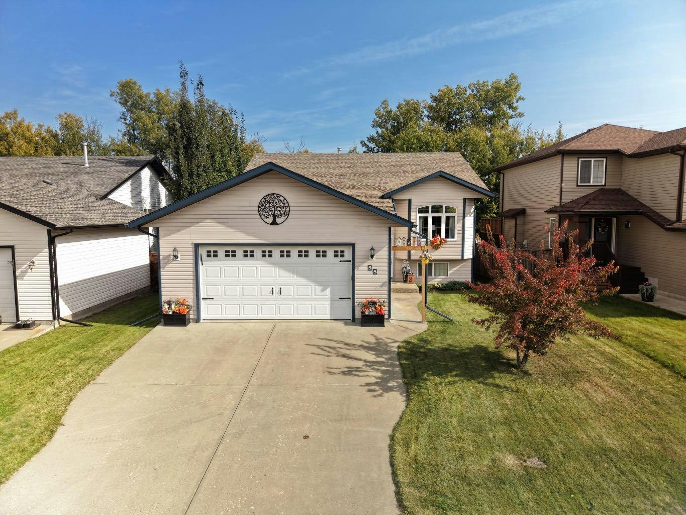 55 Rodeo Way, Whitecourt, AB, T7S 0B9
