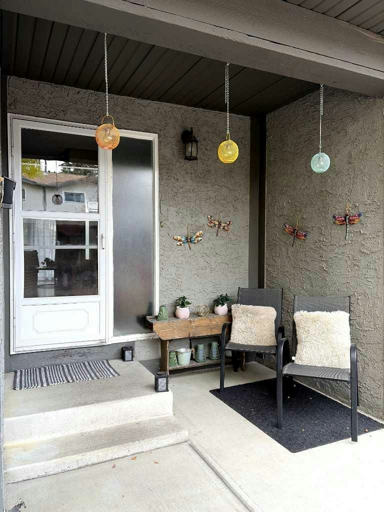 14-7172 Coach Hill Road SW, Calgary, AB, T3H 1C8