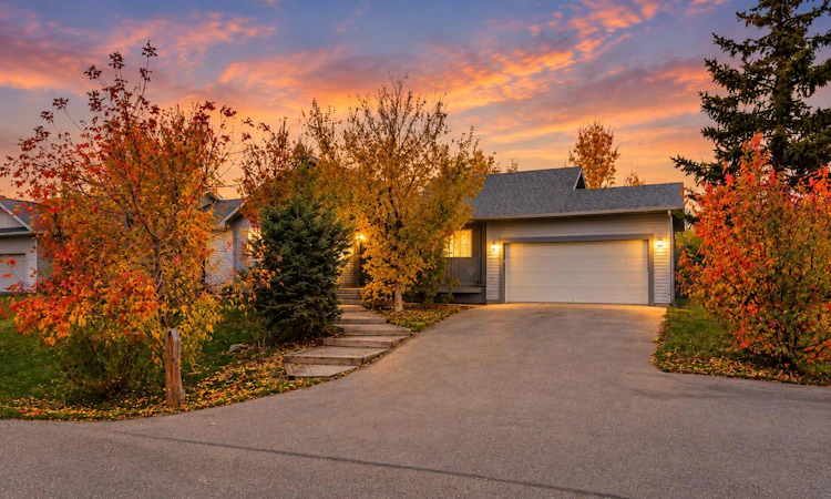 16 Nesbitt Avenue