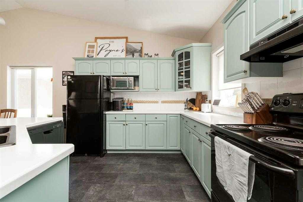 195 Cowichan Court W, Lethbridge, AB, T1K 7T7 - 7
