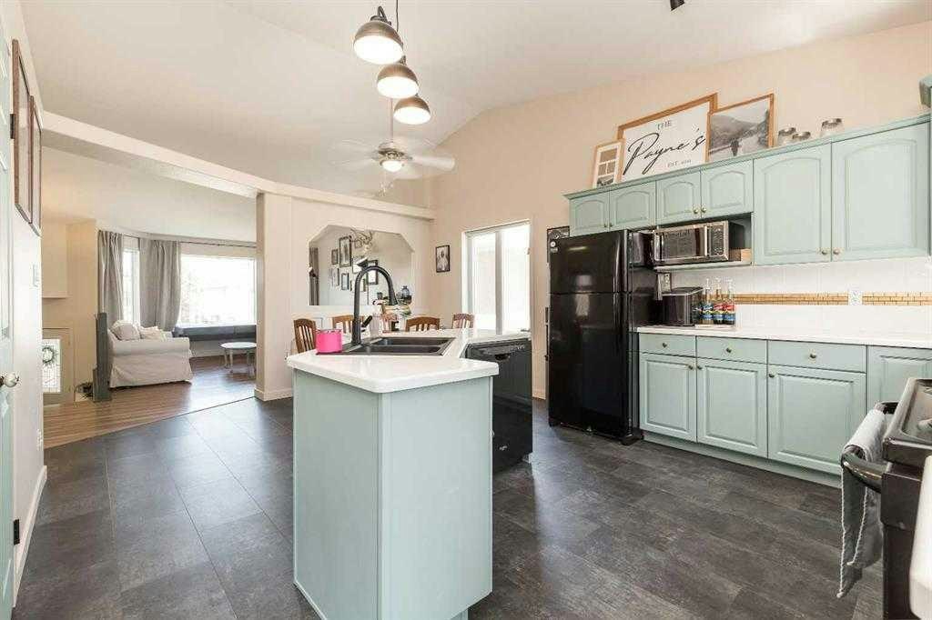 195 Cowichan Court W, Lethbridge, AB, T1K 7T7 - 10