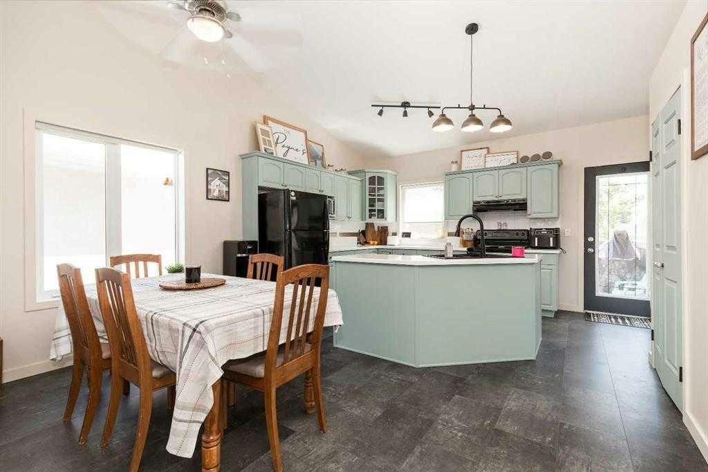 195 Cowichan Court W, Lethbridge, AB, T1K 7T7 - 8