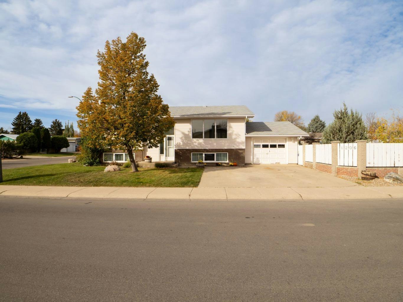 1206 27th Street N, Lethbridge, AB, T1H 3X9