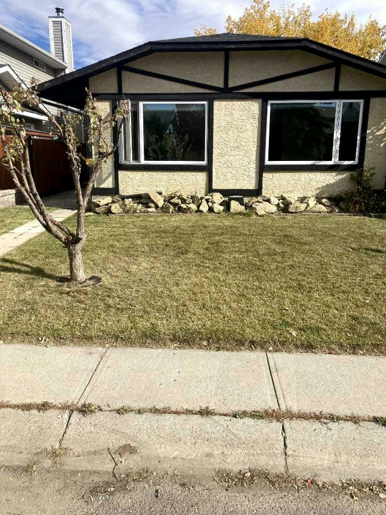211 Shawcliffe Circle SW, Calgary, AB, T2Y 1E8