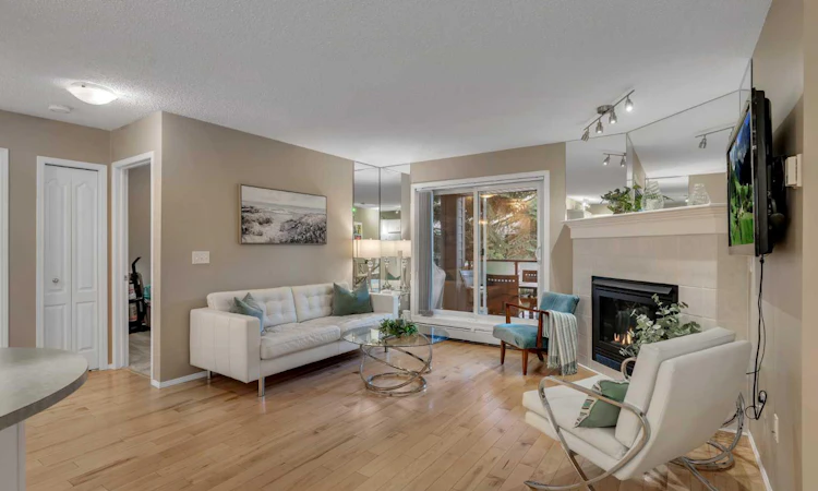 215-10 Sierra Morena Mews SW