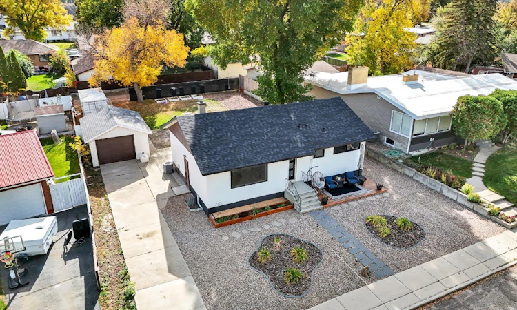 61 Huckvale Crescent SW