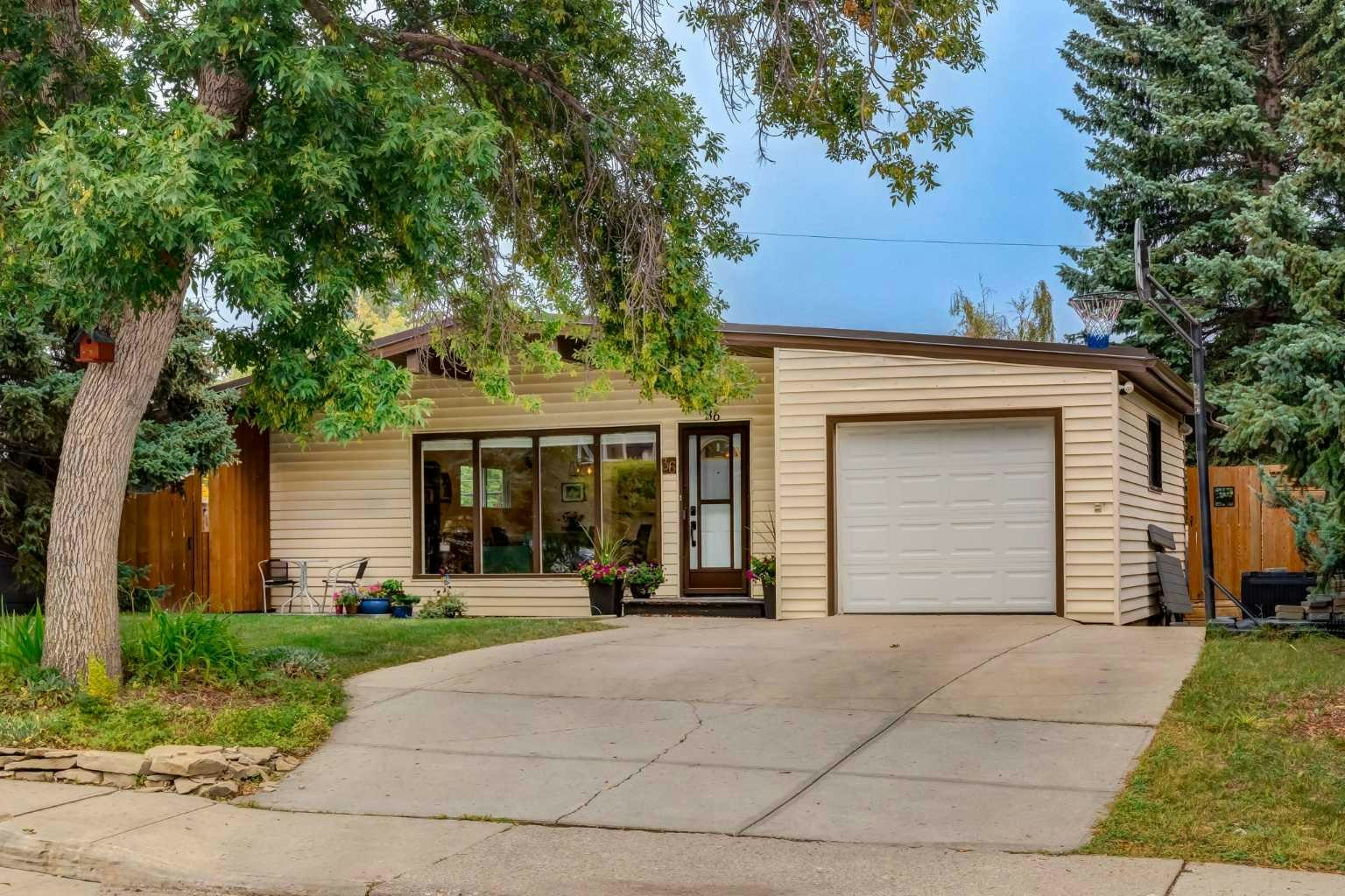 36 Hudson Road NW, Calgary, AB, T2K 2A9