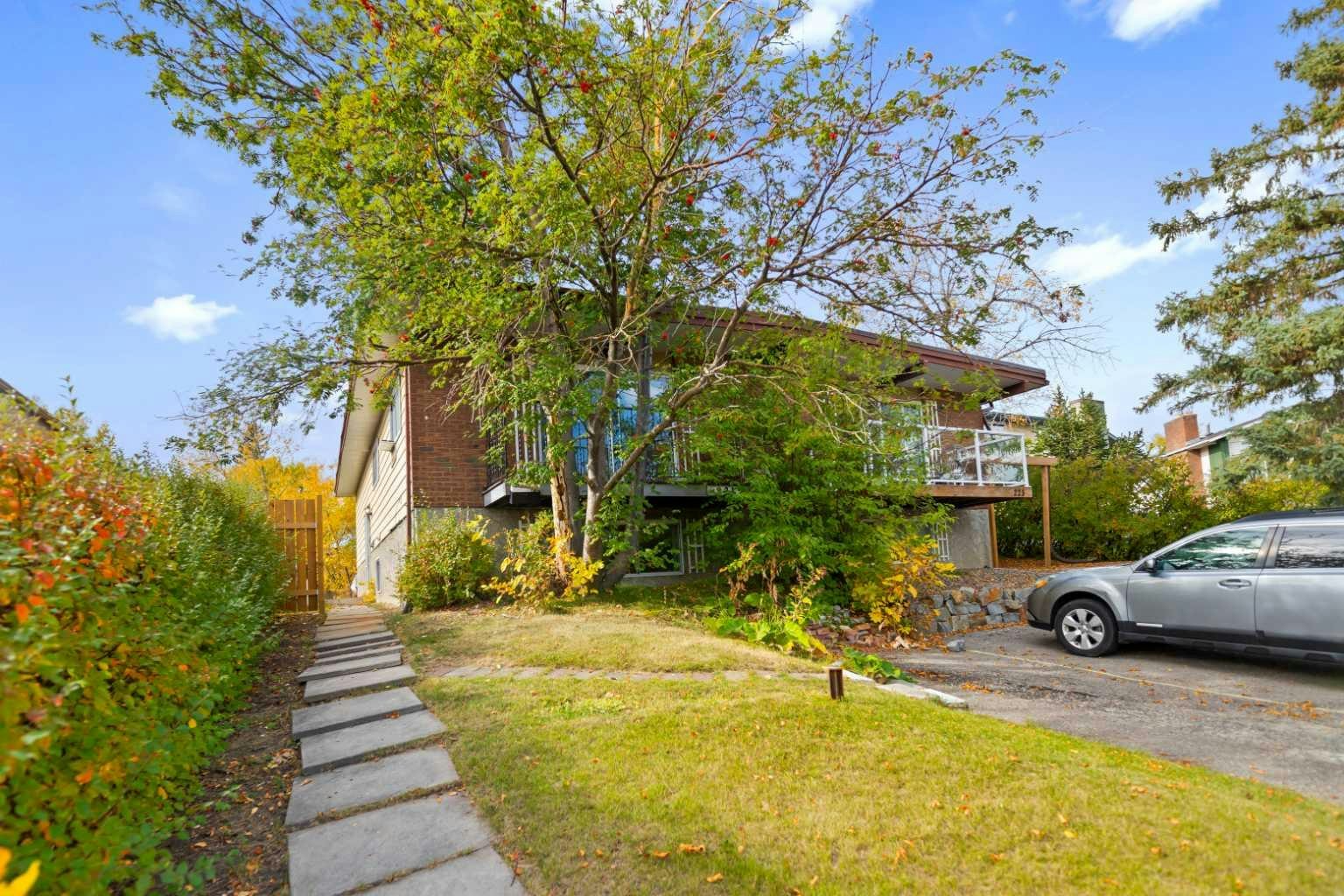 221 Theodore Place NW, Calgary, AB, T2K 5L7