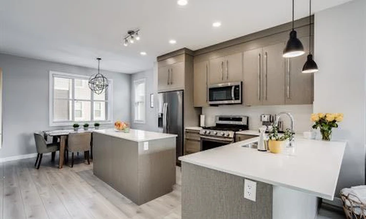 204-30 Cornerstone Manor NE