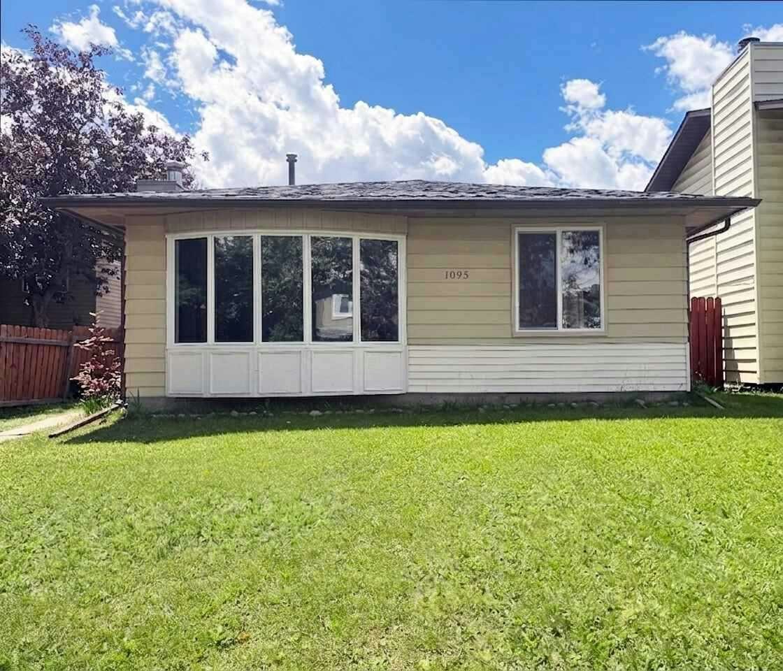 1095 Berkley Drive NW, Calgary, AB, T3K 1S6