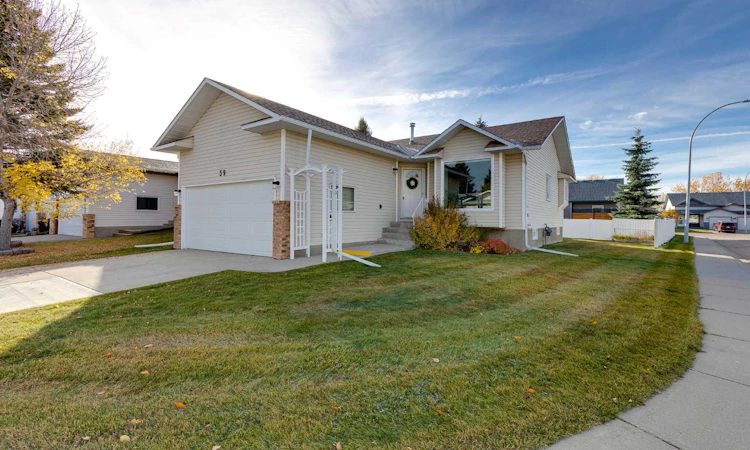 39 Woodside Close NW