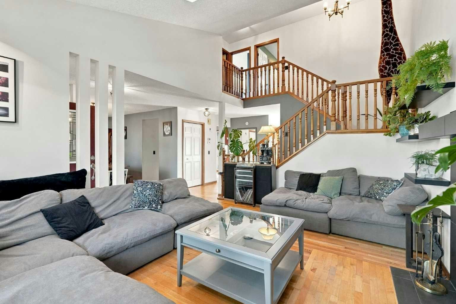 296 Woodbine Boulevard SW, Calgary, AB, T2W 4K7