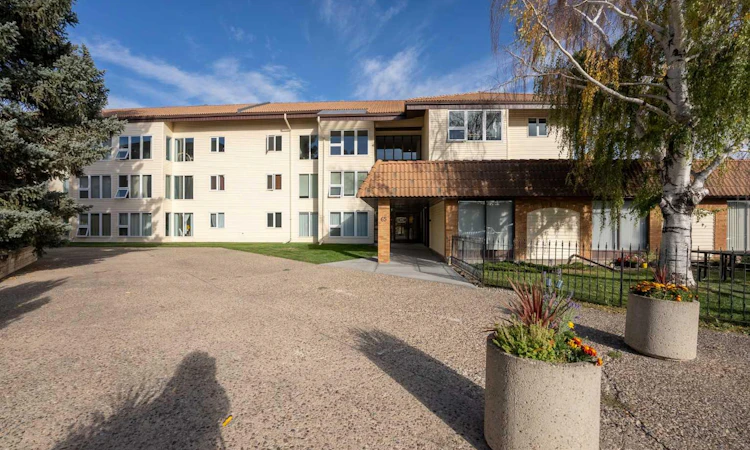 307-65 Temple Boulevard W