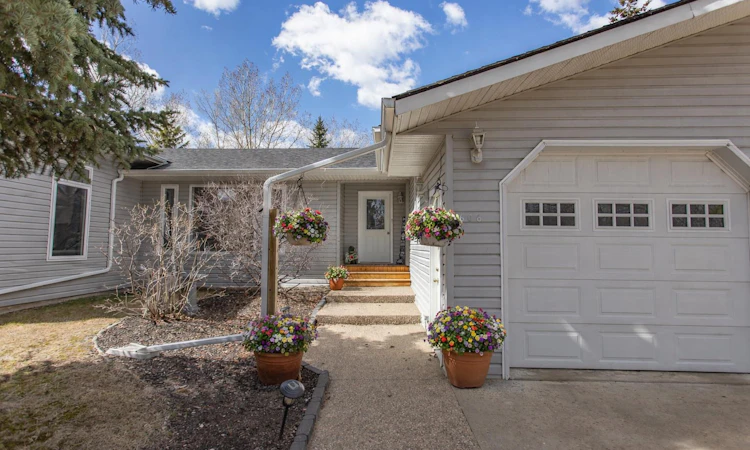 606 Pigeon Close