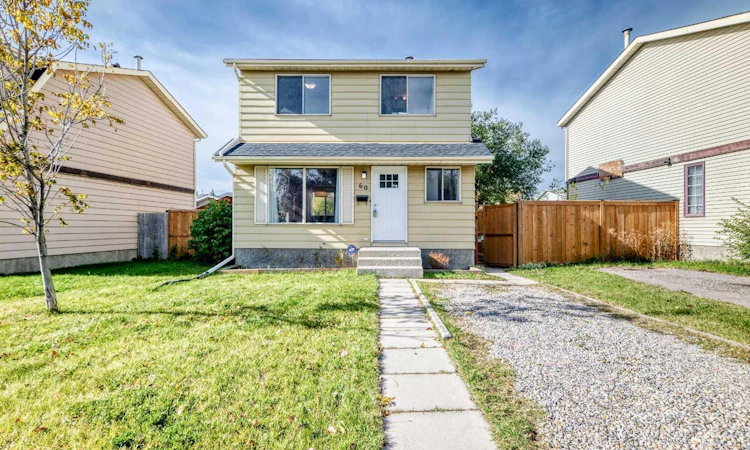 60 Erin Mount Crescent SE