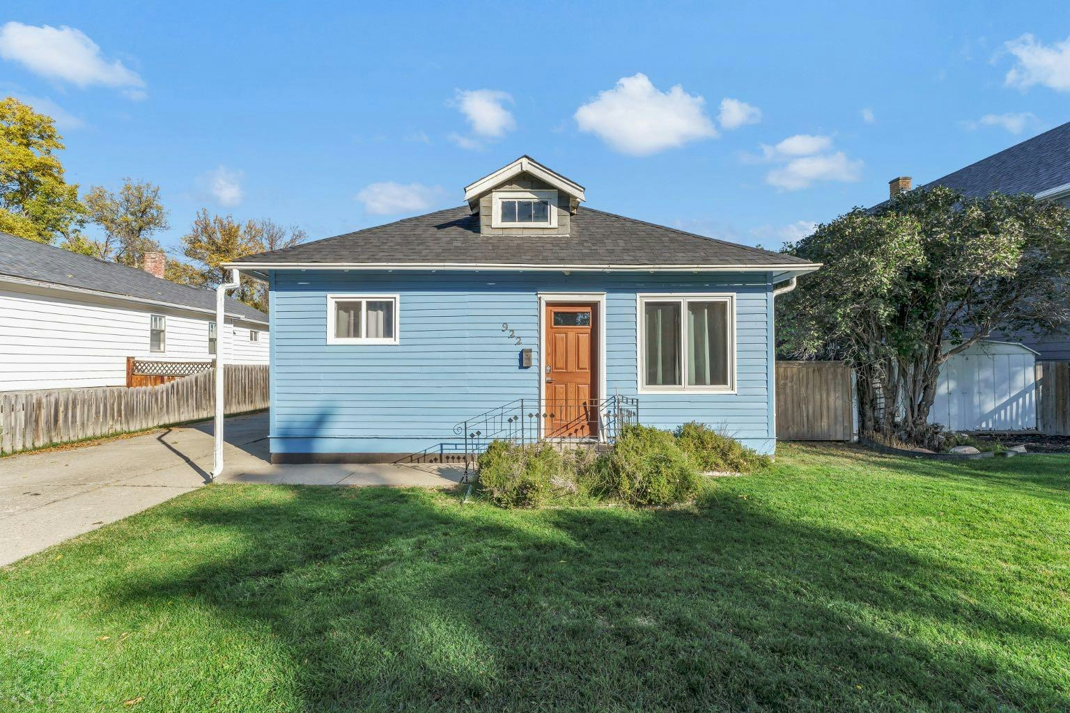 922 4 Street SE, Medicine Hat, AB, T1A 0M1