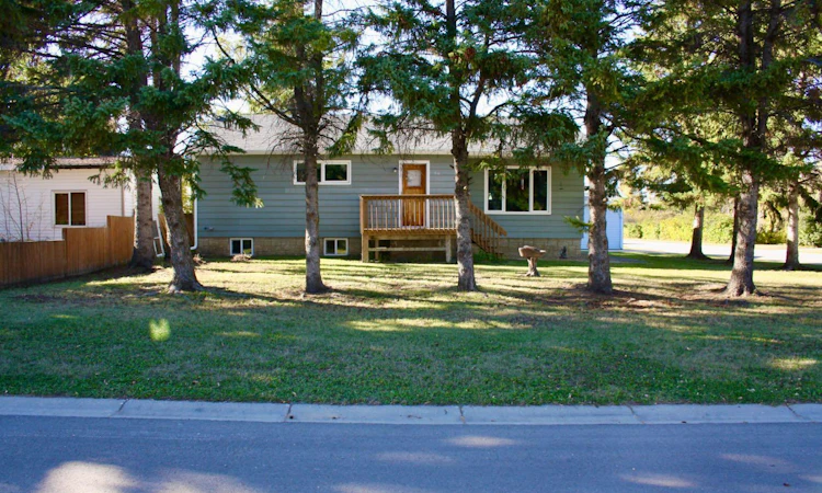 20 2nd Street E