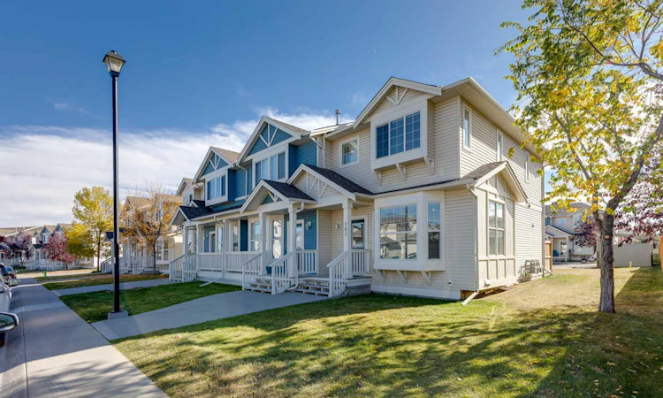 101-703 Luxstone Square SW