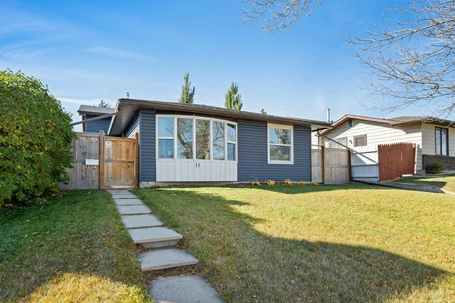 11 Berwick Hill NW, Calgary, AB, T3K 1C4