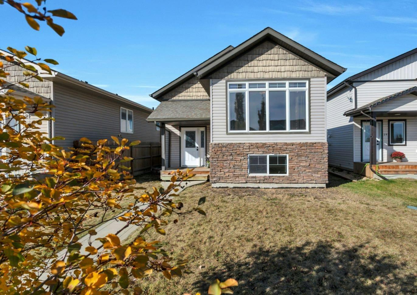 20 Hammond Close, Sylvan Lake, AB, T4S 0C7