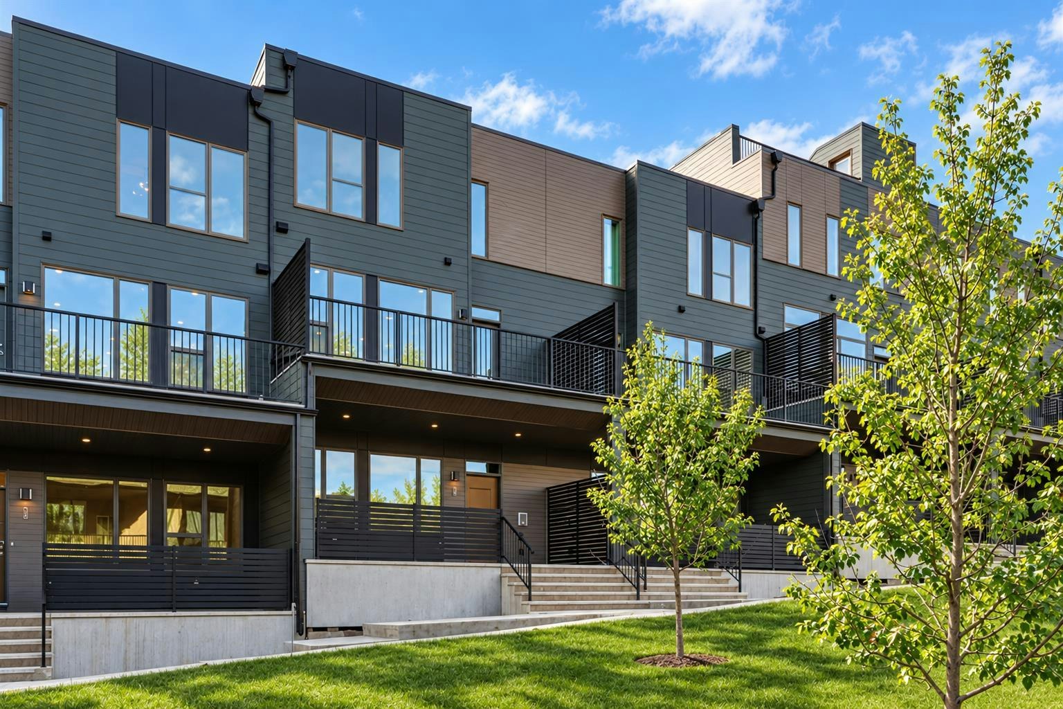 718 Sovereign Common SW, Calgary, AB, T3C 3Y3