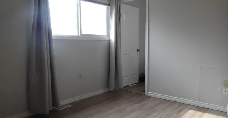2170 Hawke Crescent NE, Medicine Hat, AB, T1C 1J7 - 4