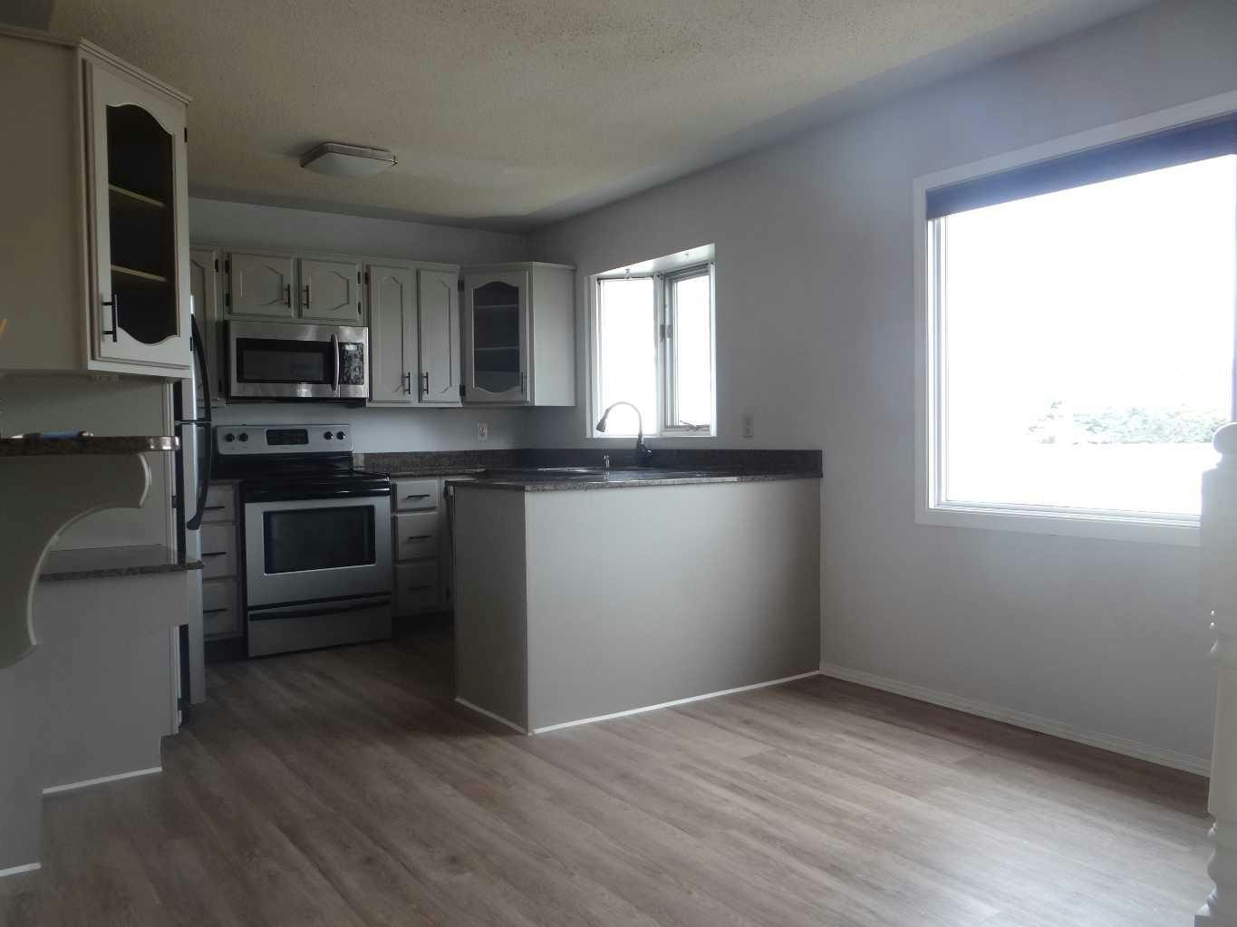 2170 Hawke Crescent NE, Medicine Hat, AB, T1C 1J7 3