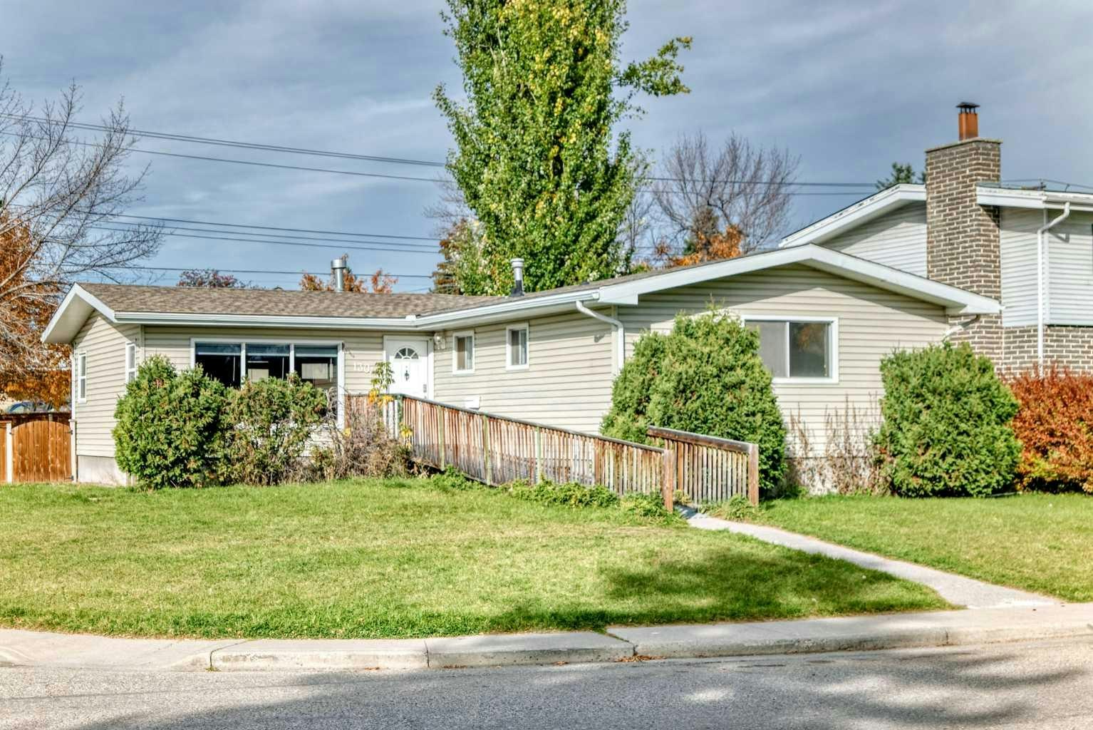 1304 107 Avenue SW, Calgary, AB, T2W 0B9