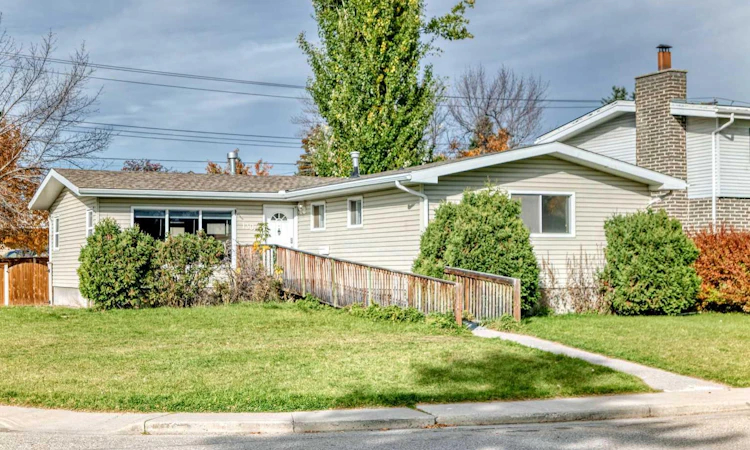 1304 107 Avenue SW
